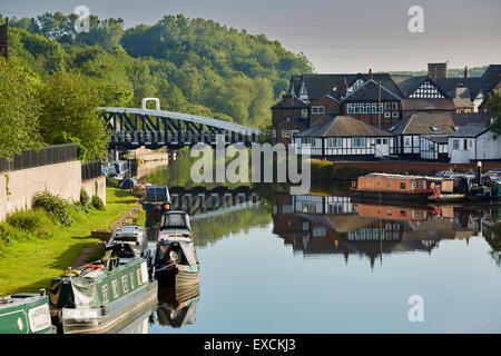 Northwich Bereich Northwich Marina Ltd im Stadtzentrum touristischen Wahrzeichen Boot Kanal Kanäle Narrowboat Fluss Stream Wasserstraße Stockfoto