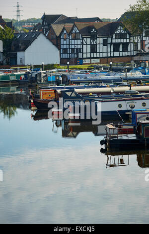 Northwich Bereich Northwich Marina Ltd im Stadtzentrum touristischen Wahrzeichen Boot Kanal Kanäle Narrowboat Fluss Stream Wasserstraße Stockfoto