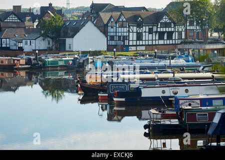 Northwich Bereich Northwich Marina Ltd im Stadtzentrum touristischen Wahrzeichen Boot Kanal Kanäle Narrowboat Fluss Stream Wasserstraße Stockfoto