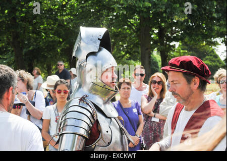 Hampton Court Palace, London, UK. 11. Juli 2015. Ein grand Wochenende der Ritterspiele und Tudor Unterhaltung in Hampton Court Palace Stockfoto