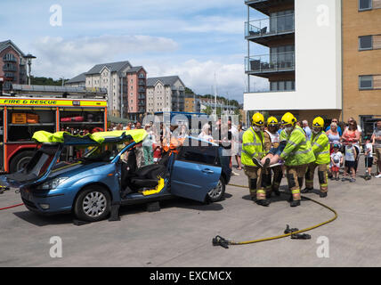 Avon-Feuerwehr und Rettungsdienste zeigen eine Rettung aus einem abgestürzten Auto Stockfoto