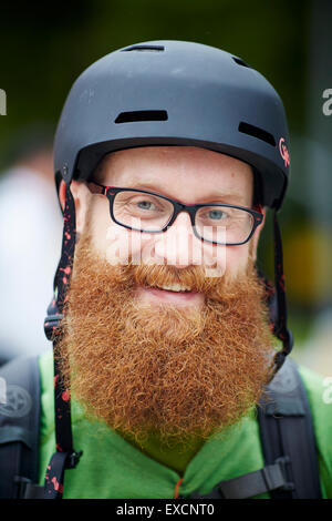 DIE Universität ANUUAL BIKE-EVENT 2015 Mann Männer männlich seine ihm He Gentleman Partner Jungs jungen Vater Papa Geschäftsleute Arbeiter Workm Stockfoto