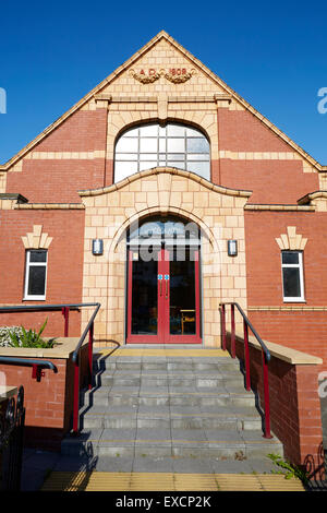 JNR8 Gemeindezentrum abgebildet Whalley Range Manley Park Methodist Church auf Egerton Rd North UK Großbritannien British United Stockfoto