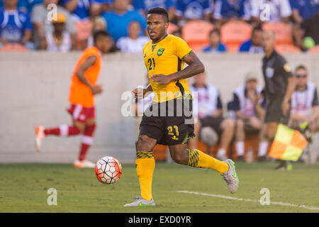 Houston, Texas, USA. 11. Juli 2015. Jamaika-Verteidiger Jermaine Taylor (21) steuert den Ball während des 2. Halbjahr eine internationale CONCACAF Gold Cup Fußball zwischen Kanada und Jamaika BBVA Compass-Stadion in Houston, TX übereinstimmen. Jamaika gewann 1: 0. Bildnachweis: Cal Sport Media/Alamy Live-Nachrichten Stockfoto