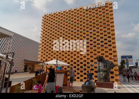 Mailand, Italien - 1. Juni 2015: Nicht identifizierten Personen von der Polen-Pavillon auf der EXPO 2015 in Mailand, Italien. Polnischen Pavillon war design Stockfoto