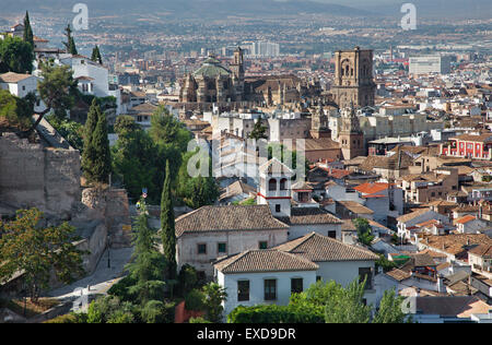 Granada - der Ausblick über die Stadt mit dem Dom Stockfoto