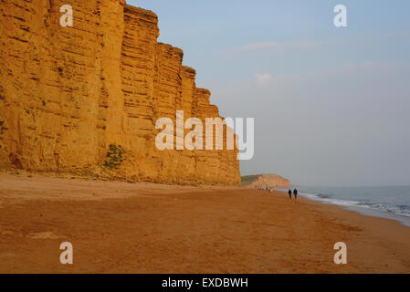 Sandstone Cliffs an der Jurassic Coast in West Bay in Dorset, Großbritannien Stockfoto