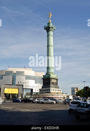 Die Place de la Bastille mit Juli Spalte und Opéra Bastille hinter, Bastille, Paris, Frankreich. Stockfoto