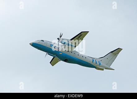 Dornier 328-100 34-Sitzer Kurzstrecke FlyBe Verkehrsflugzeug von Inverness Flughafen arbeiten.  SCO 9945. Stockfoto
