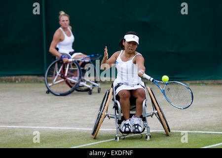 Wimbledon, Großbritannien. 12. Juli 2015. Das Tennisturnier von Wimbledon. Rollstuhl Damen Doppel Finale zwischen Yui Kamiji (JPN) und Jordanne Whiley (GBR) gegen Jiske Griffioen (NED) und Aniek Van Koot (NED). YUI Kamiji in Aktion Credit: Action Plus Sport/Alamy Live News Stockfoto