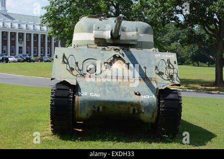 Der Militärpanzer ist für die Öffentlichkeit ausgestellt. Ein Zeichen der Stärke der Länder. Stockfoto