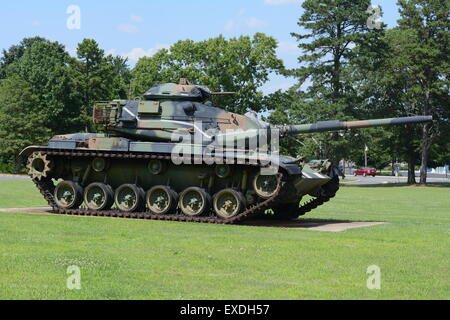 Der Militärpanzer ist für die Öffentlichkeit ausgestellt. Ein Zeichen der Stärke der Länder. Stockfoto