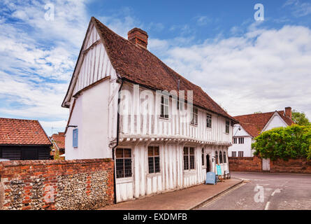 Ein Grad 1 aufgeführten Gebäude, Tudor Geschäfte in Lavenham, England am besten erhaltenen mittelalterlichen Dorf, Suffolk, England. Stockfoto