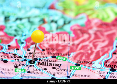 Milan, fixiert auf einer Karte von Europa Stockfoto