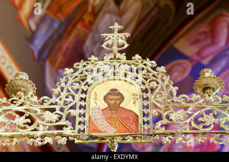 Wunderschön geschmückt religiöse griechische Ikonographie, eingefangen in der schönen Kirche Tessaron Martiron in Rethymnon. Stockfoto