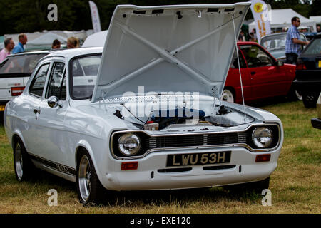 Glamis Schottland, Großbritannien. 12h Juli 2015. 1960er Jahren abgehaltenen Ford Escort an der 41. schottische Transport Extravaganza Glamis Castle ausstellenden Oldtimer von 1890 bis 1975.  Bildnachweis: Dundee Photographics/Alamy Live-Nachrichten Stockfoto