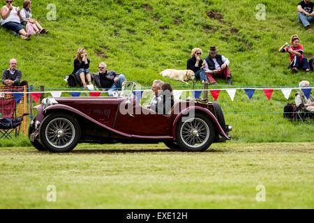 Glamis Schottland, Großbritannien. 12h Juli 2015. 41. schottische Transport Extravaganza statt auf Glamis Castle ausstellenden Oldtimer von 1890 bis 1975.  Bildnachweis: Dundee Photographics/Alamy Live-Nachrichten Stockfoto