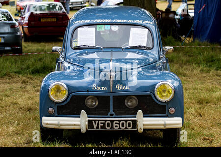 Glamis Schottland, Großbritannien. 12h Juli 2015. Peugeot 203 an der 41. schottische Transport Extravaganza statt auf Glamis Castle ausstellenden Oldtimer von 1890 bis 1975.  Bildnachweis: Dundee Photographics/Alamy Live-Nachrichten Stockfoto