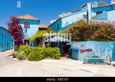 Pueblo Júzcar in Schlumpf blau, Serrania de Ronda, Malaga Provinz, Andalusien, Spanien, Europa. Stockfoto