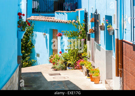 Pueblo Júzcar in Schlumpf blau, Serrania de Ronda, Malaga Provinz, Andalusien, Spanien, Europa. Stockfoto