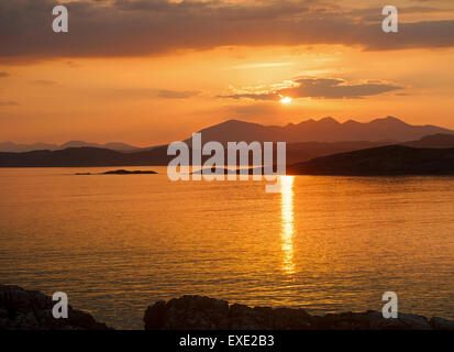 Sonnenaufgang über dem Quinag von Enard Bay im Achnahaird Wester Ross in den schottischen Highlands.  SCO 9948. Stockfoto