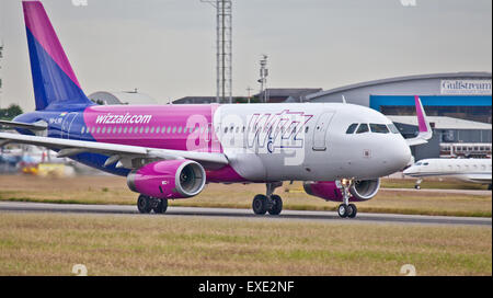 Wizz Air a320 HA-LYR nehmen Sie am Flughafen London-Luton LTN Stockfoto