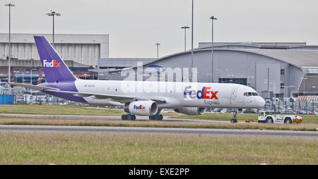 FedEx Boeing 757 N 917 FD Rollen am Flughafen London-Luton LTN Stockfoto