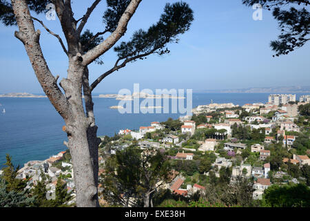 Blick auf die Bucht von Marseille & der Mittelmeerküste aus dem gehobenen Bezirk Roucas Blanc Marseille Provence Frankreich Stockfoto