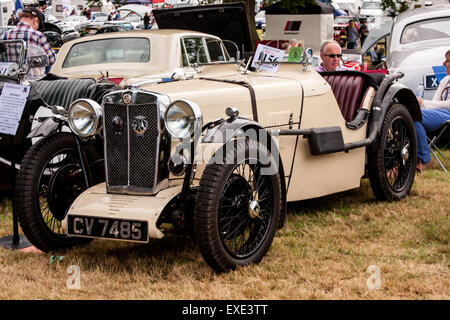 Glamis, Schottland. 12h Juli 2015. 41. schottische Transport Extravaganza statt auf Glamis Castle ausstellenden Oldtimer von 1890 bis 1975.  Bildnachweis: Dundee Photographics/Alamy Live-Nachrichten Stockfoto