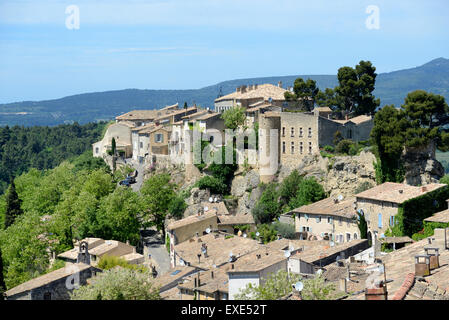 Blick auf die provenzalischen Dorf Ménerbes und seine Château im Regionalpark Luberon Vaucluse Provence Frankreich Stockfoto