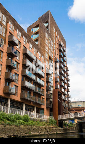 neue Wohnungen in Leeds befindet sich neben dem Wasserstraßennetz. Stockfoto