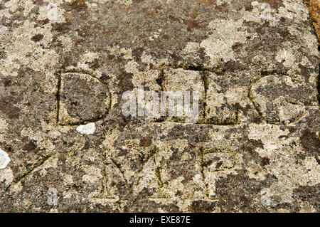 Als ein 12 Jahre alter Junge, Lloyd George Sratched seine Initialen auf einen Stein auf die Brüstung der Brücke bei Llanystymdwy Stockfoto