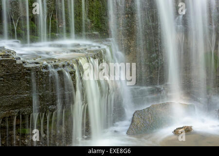 Versteckte fällt auf Prairie Creek in Nerstrand Big Woods State Park, Minnesota. Stockfoto