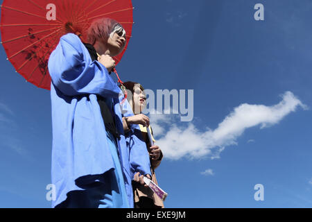 Sao Paulo, Brasilien. 12. Juli 2015. Menschen als Anime-Figuren verkleidet, besuchen Sie die Konvention "Anime-Freunde" in Sao Paulo, Brasilien, am 12. Juli 2015. © Rahel Patras/Xinhua/Alamy Live-Nachrichten Stockfoto