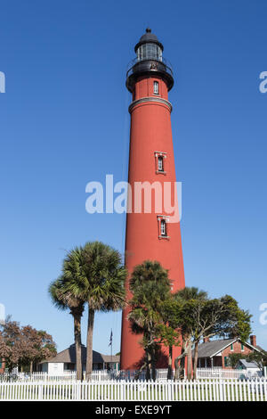 Ponce de Leon Inlet Leuchtturm befindet sich auf Ponce Inlet in der Nähe von Daytona Beach, Florida Stockfoto