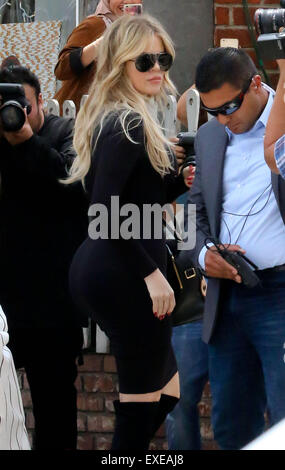 Kardashian Familie entdeckt, Shoppen in Beverly Hills während der Dreharbeiten ihre Reality-Tv show Featuring: Khloe Kardashian wo: Los Angeles, California, Vereinigte Staaten von Amerika bei: 11. Mai 2015 Stockfoto