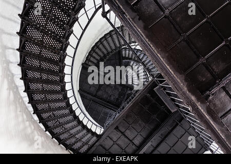 Jagd-Insel Leuchtturm Treppe von unten, Hunting Island, South Carolina Stockfoto