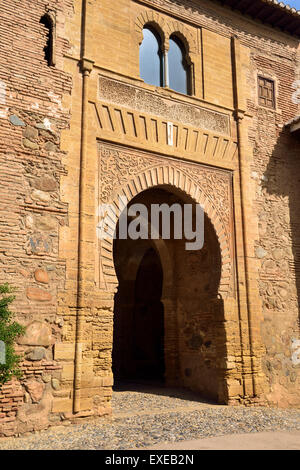 Westseite des Wein-Tor auf dem Platz der Zisternen an Alhambra Palast Granada Spanien Stockfoto