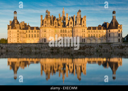 Sonnenuntergang über der massive, 440 Zimmer, Chateau de Chambord, Loire-et-Cher, Frankreich Stockfoto