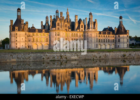 Sonnenuntergang über der massive, 440 Zimmer, Chateau de Chambord, Loire-et-Cher, Frankreich Stockfoto