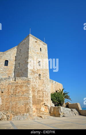 Turm der Templerburg im historischen Zentrum von Peniscola, Spanien Stockfoto