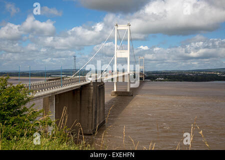 Die alten 1960er Jahre Severn Brücke Kreuzung zwischen Aust und Beachley, Gloucestershire, England, UK, Blick nach Westen Stockfoto