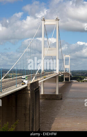 Die alten 1960er Jahre Severn Brücke Kreuzung zwischen Aust und Beachley, Gloucestershire, England, UK, Blick nach Westen Stockfoto