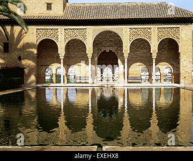 Die Alhambra. Maurische. Nasrid Dynastie. Damen-Turm. Königlicher Palast. 14. Jahrhundert. Partal Garten. Granada. Andalusien. Spanien. Stockfoto