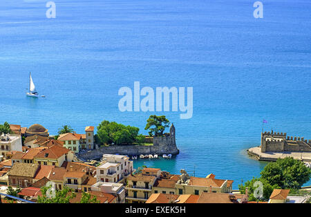 Ansicht von Nafpaktos mittelalterlichen Hafen und Stadt in Aetoloacarnania Region Sterea Ellada, Griechenland Stockfoto