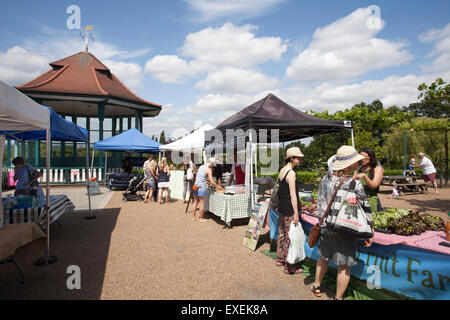 Bauernmarkt auf dem Gelände der Horniman Museum and Gardens, Forest Hill, Süd-Ost-London, England, Vereinigtes Königreich Stockfoto