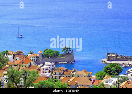 Ansicht von Nafpaktos mittelalterlichen Hafen und Stadt in Aetoloacarnania Region Sterea Ellada, Griechenland Stockfoto