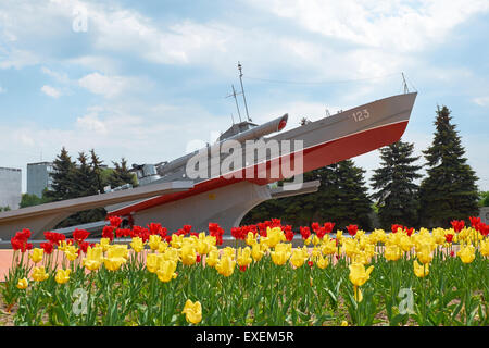 KALININGRAD, Russland - 21. Mai 2015: Zweiter Weltkrieg Denkmal Torpedoboot Komsomolez. Werk des Bildhauers Morgunov 1978 Stockfoto