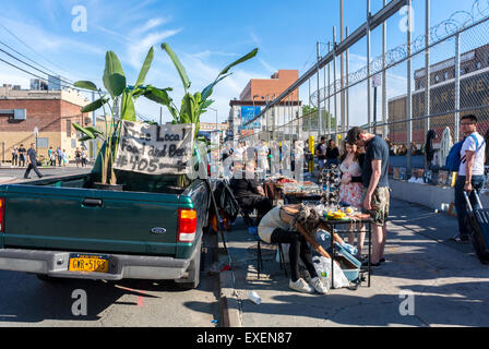 New York City, NY, USA, Junge Leute besuchen Bushwick Section des Brooklyn Weekend Flea Market, Gentrifizierung der Stadtgebiete in den USA, Ambiente New York brooklyn Stockfoto