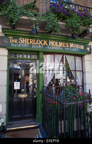 LONDON, UK - 10. Juli 2015: Die Fassade des Sherlock Holmes Museum in der Baker Street, London am 10. Juli 2015. Stockfoto